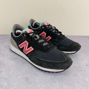 New Balance Shoes Women’s 8.5 Athletic Running Sneakers Black CW 620 Suede Worn